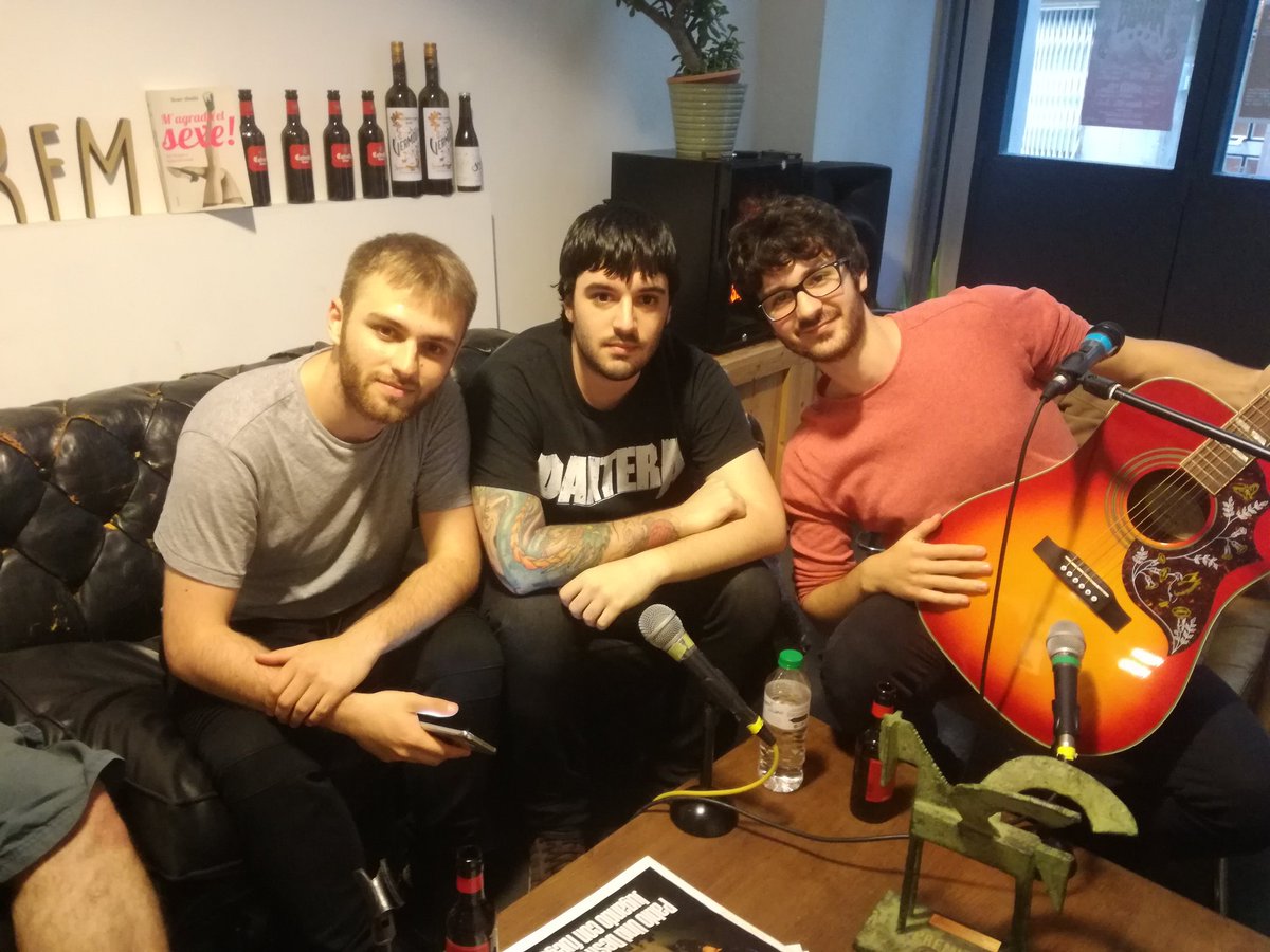 Escuchamos en directo los nuevos temas de <a href="/Shanendogs/">Shanendogs</a> en #DepoActivity by <a href="/depolh/">Depósito Legal</a> m.facebook.com/story.php?stor…