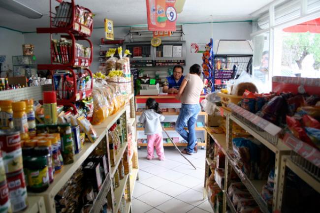 joluarfa's tweet photo. En 2017, el 52.07% de los tenderos en México han sido víctimas de robo >> https://t.co/Vwc0FfX9E0 https://t.co/b35TcXvR93