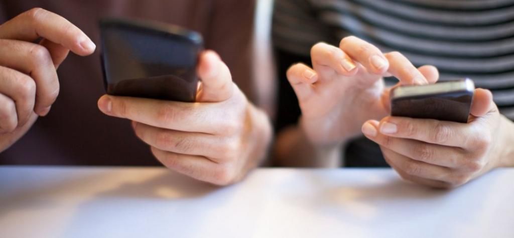 What to Do When a Client Wants to Be Facebook Friends | inc  on.inc.com/2qN5O2N  x.com/nickdumitru/st…