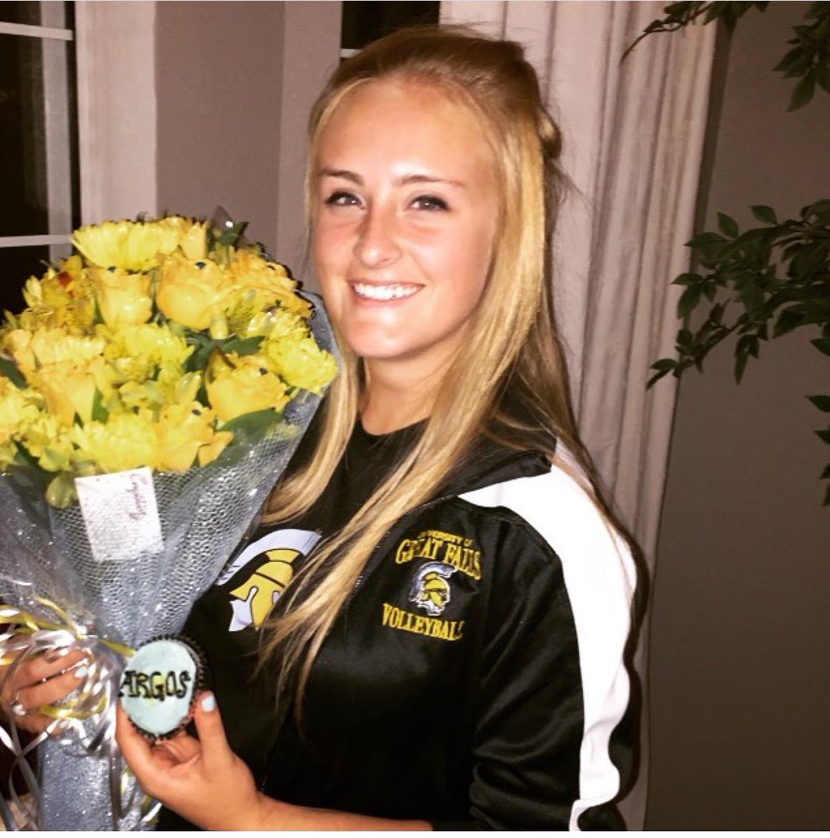 coconinovball's tweet photo. Senior Spotlight: Madison Link, Libero, continuing on to play for @UGFVolleyball. We are so proud of you! 🖤🏐❤️🐾 https://t.co/yoKCNB4scA