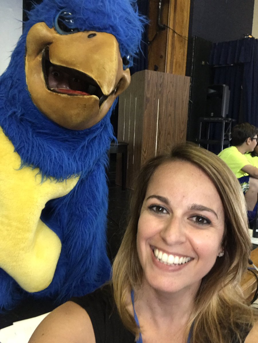 MichelleHorsham's tweet photo. Hanging with JayJay before our Meet the Staff in the @JerichoMS Little Theatre! #MSOrientation #Jericho #Jayhawks https://t.co/k2tNOkqToh