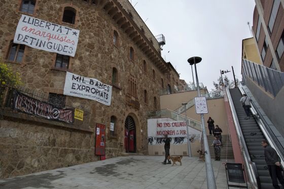 KasaDlaMuntanya's tweet photo. Ens van encanonar, ens van destrossar la casa, i ens van robar, només per ampliar el seu arxiu d'informació sobre la dissidència! #pandora https://t.co/S7GicaMLUA