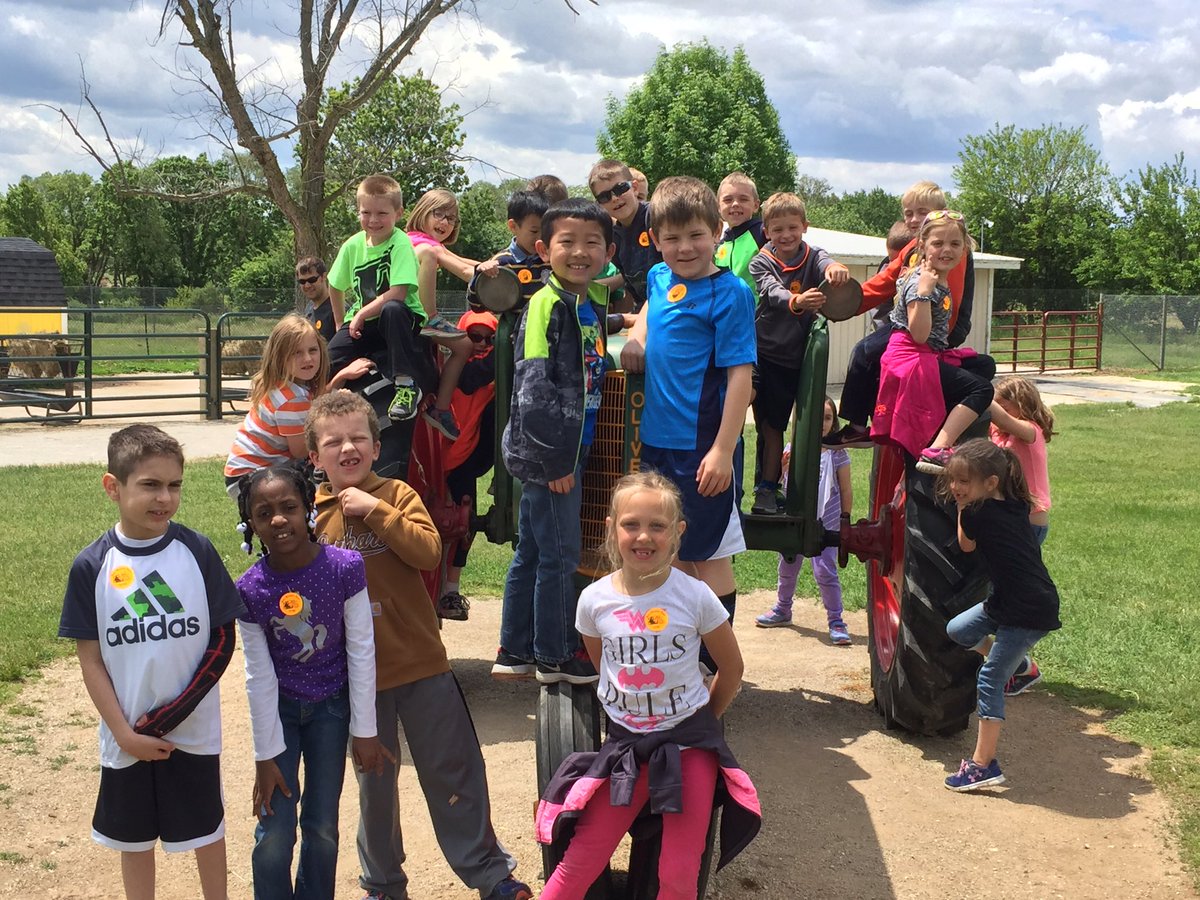 205MissHansen's tweet photo. Fun at the farm!! https://t.co/yi8l1gu3FP