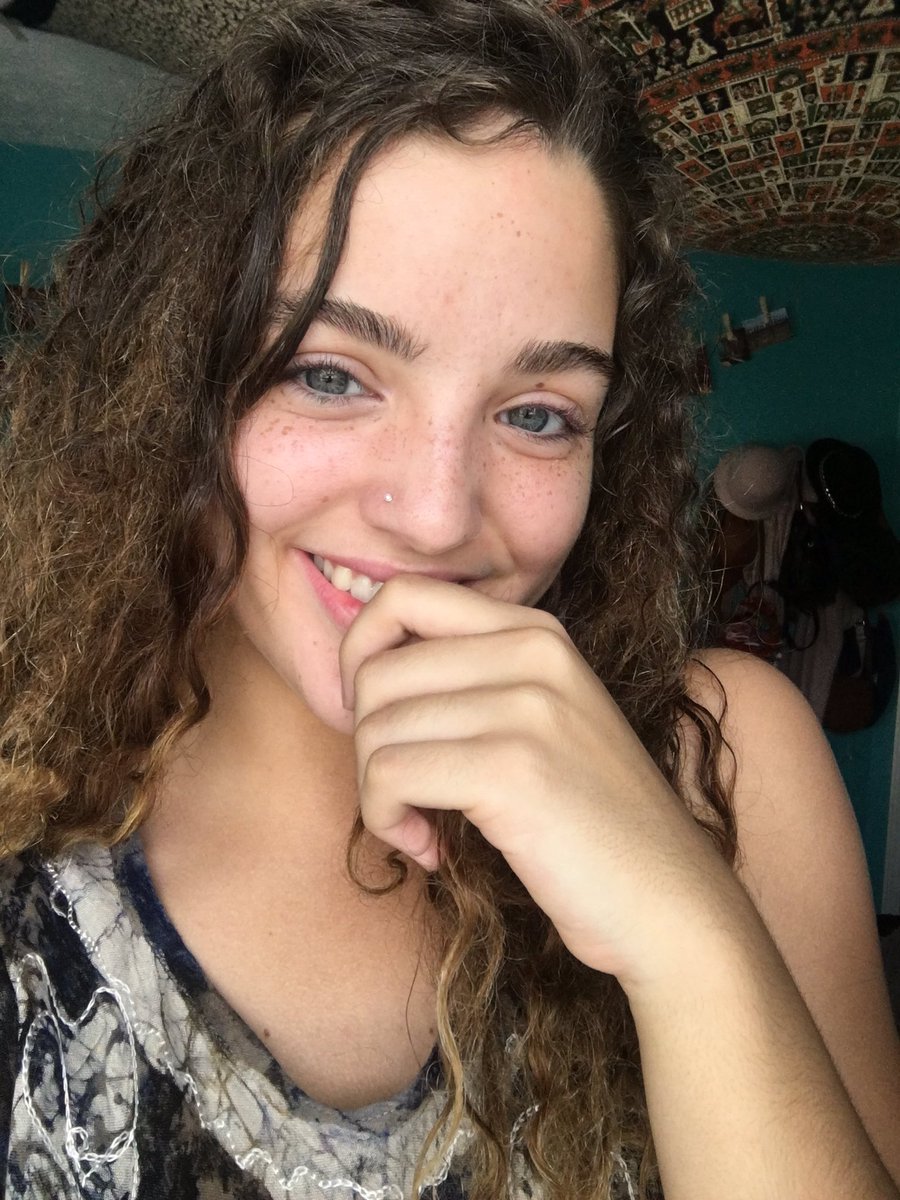 drewrenee_'s tweet photo. #nomakeup #nofilter #summer #ihatetrump #nosering #ihaveeyebrows #camprock #tuesday #poop https://t.co/aevDaZwrIu
