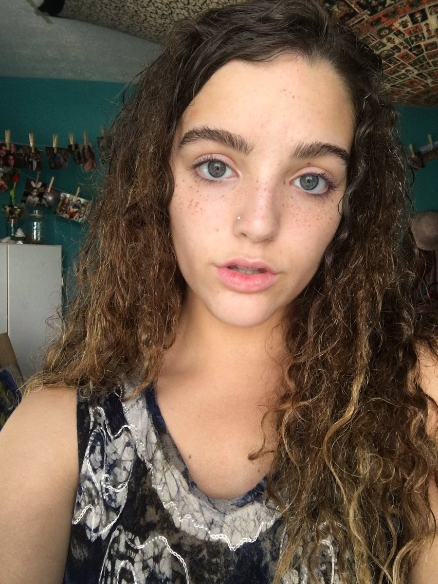 drewrenee_'s tweet photo. #nomakeup #nofilter #summer #ihatetrump #nosering #ihaveeyebrows #camprock #tuesday #poop https://t.co/aevDaZwrIu