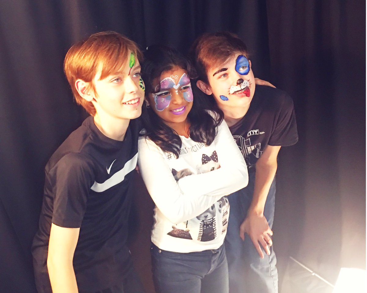 KikisFaces's tweet photo. Behind-the-scenes w/ stars of video shoot for @facepaintcom YouTube series. Our owner Kiki created face painting designs! #facepaint https://t.co/BYJSoYF69V