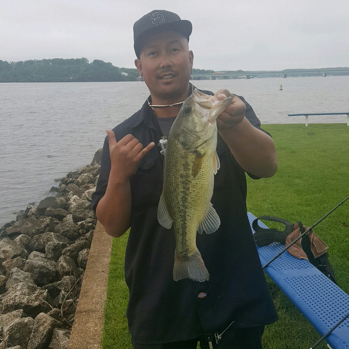 JigJigPow's tweet photo. A San Diego salty bay angler, fishing Lake of Ozark, Missouri. I Had alot of fun, can't wait to go back. 

#SaltyAngler #BassFishing https://t.co/z1ZYM9nnpu