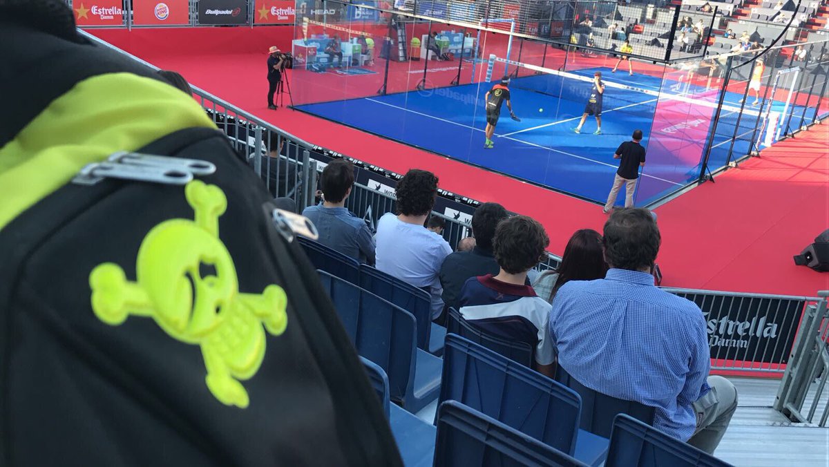 Justtenpadel's tweet image. Nuestro amigo @carles_prat @padel20 no pierde detalle en la pista central del @WorldPadelTour #WPTBarcelonaMaster @RCPoloBarcelona