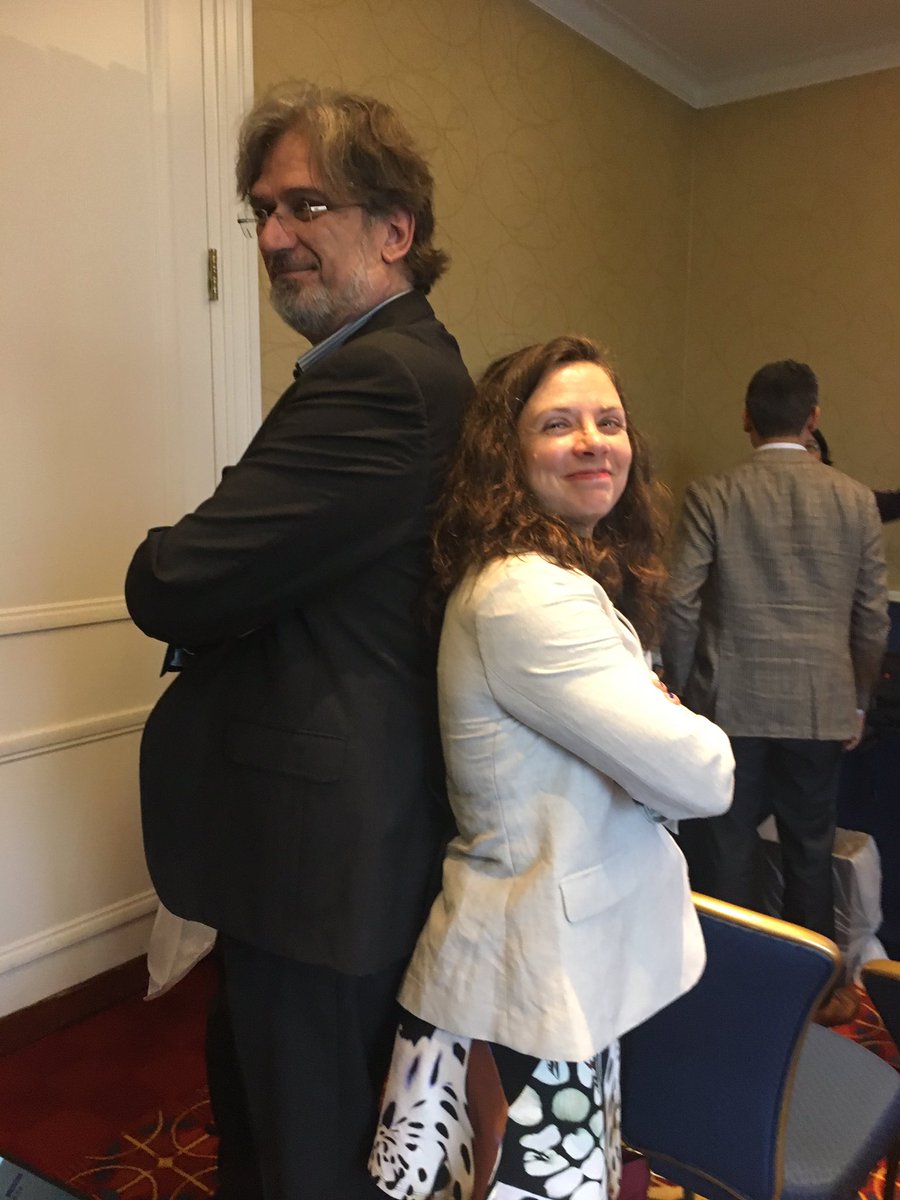 AbshirePamela's tweet image. Gigante e nano at #ISCAS2017 #biocas2017 @ieeecassociety