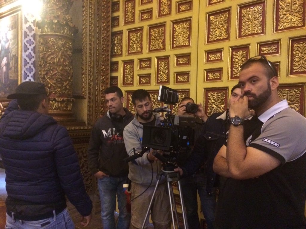 La grabación del videoclip #SiTúLaVes de <a href="/NickyJamPR/">Nicky Jam</a> y @WisinOficial continúa recorriendo #Ecuador, hoy desde Quito. #NickyJamEnEcuador 🇪🇨