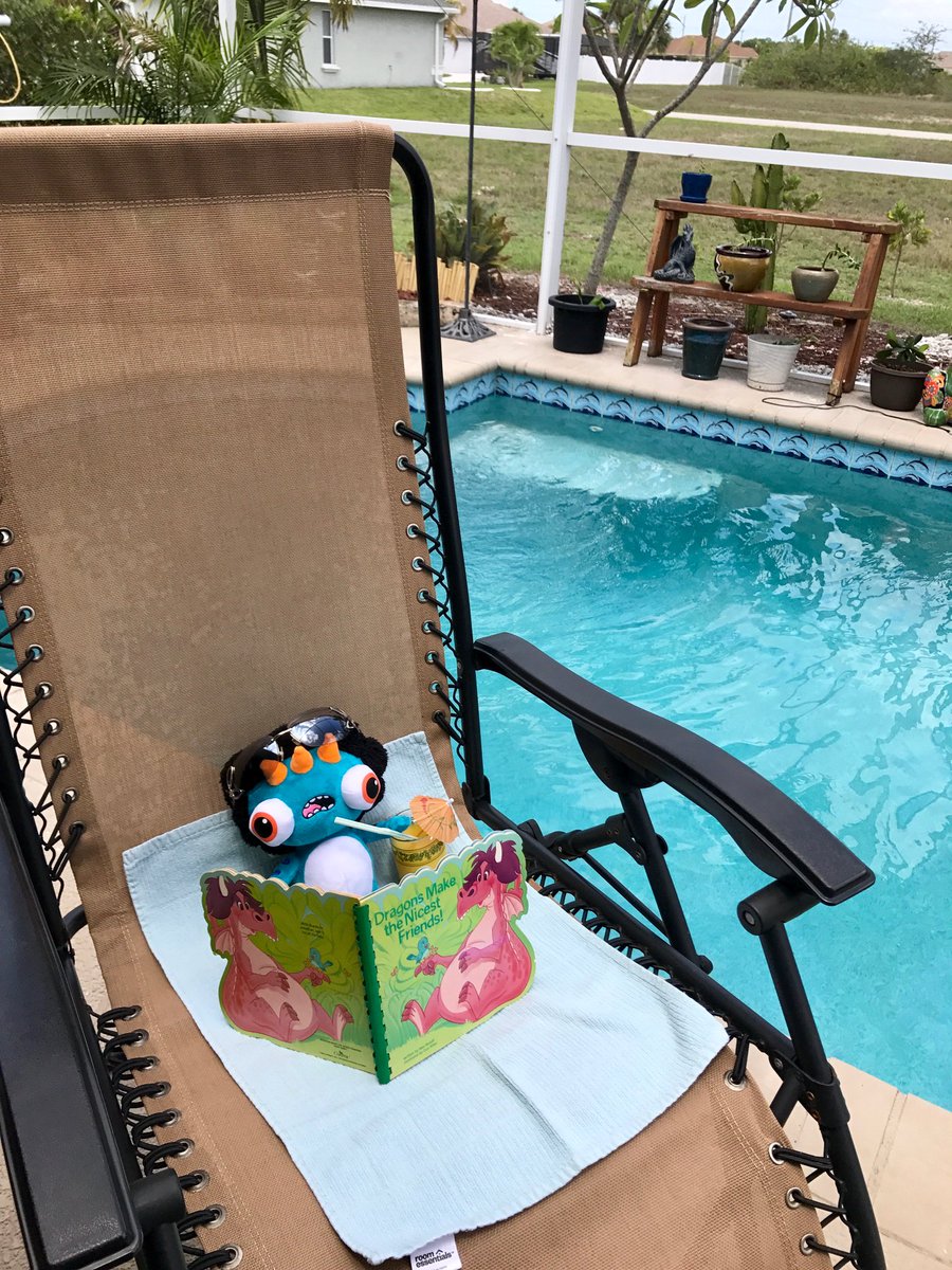 xyloart's tweet photo. #stompadon enjoying pool time @eattoast3 https://t.co/RCfL1E0iAZ