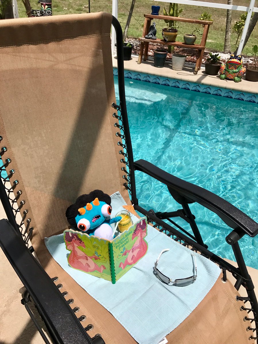 xyloart's tweet photo. #stompadon enjoying pool time @eattoast3 https://t.co/RCfL1E0iAZ