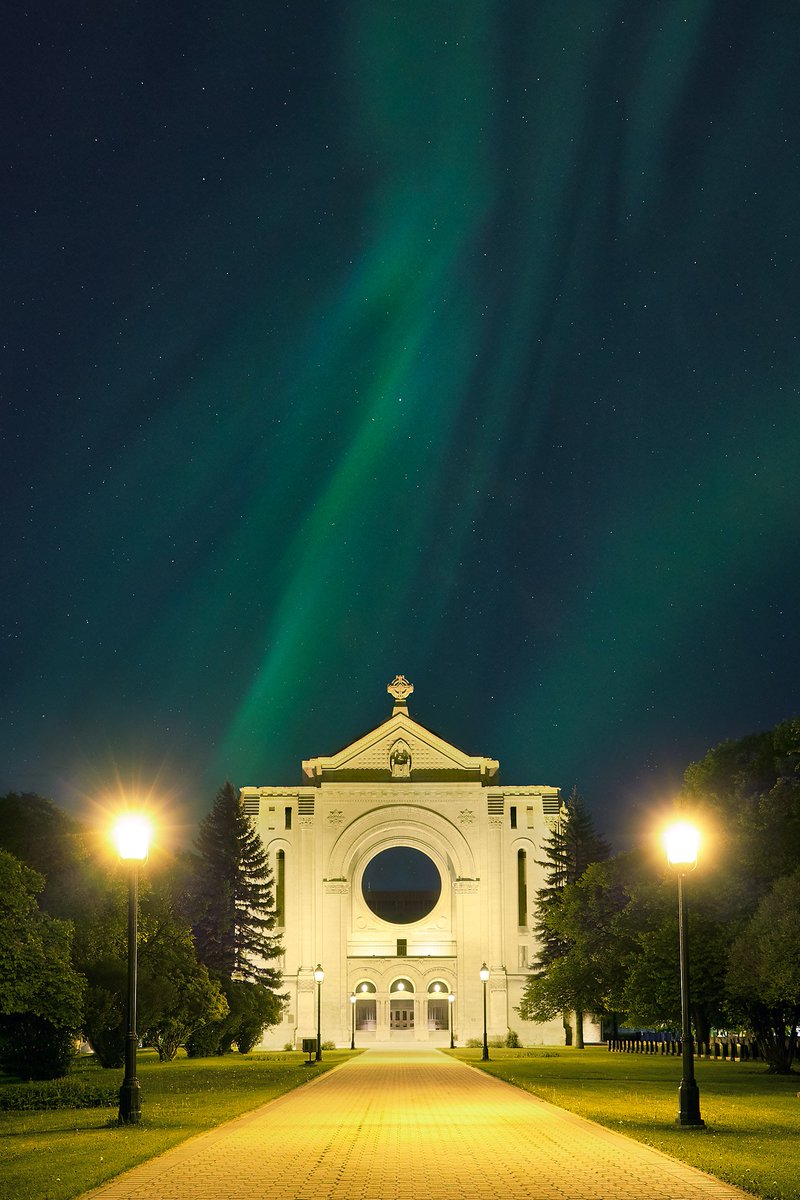 RejeanLandscape's tweet photo. #AuroraBorealis from #Winnipeg is not something you see very often. @HeritageWPG @TourismWPG #exploremb #onlyinthepeg #northernlights https://t.co/g2TgCDMLOv