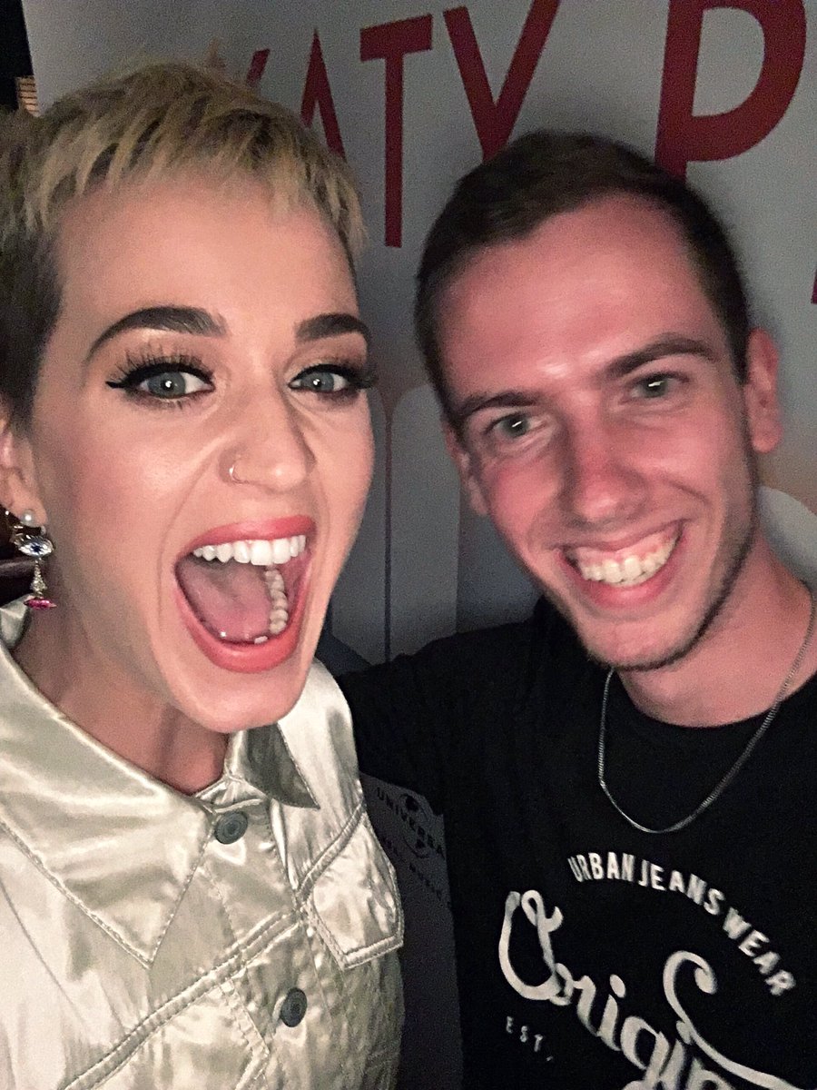 DariioNH's tweet photo. Finally a dream came true. We met Katy Perry!😊
Two unforgettable days in Berlin! #Witness 👁
Thank you @katyperry ❤️ https://t.co/ZJV90ATZPF
