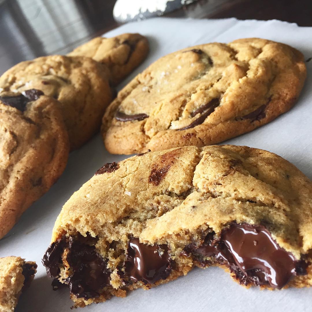 jacquestorres's tweet photo. The perfect pick-me-up after a long weekend! π #ChocolateChipCookies https://t.co/sx2exw2ABI