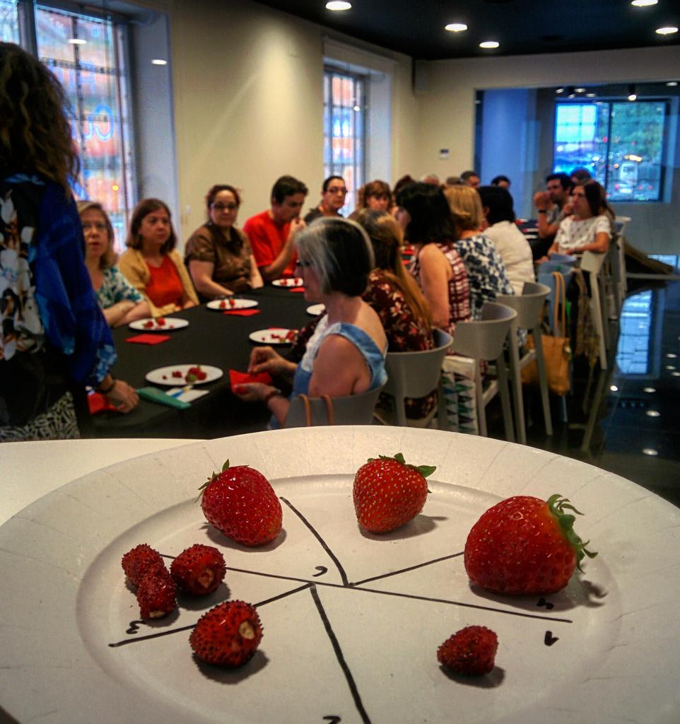 bthetravelbrand's tweet photo. 🍓¿Sabes qué diferencia existe entre una fresa y un fresón?🍓 Con esta #cata en #XperienceMadrid, ¡nosotros ya sí! 🤓 #TravelLesson https://t.co/6ufsiJXwja