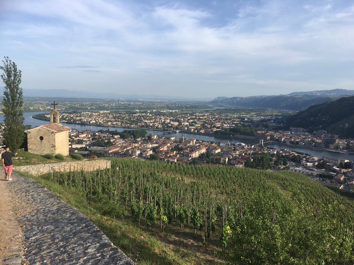 lovejoy92's tweet photo. On top of Hermitage hill #nottoo shabby! https://t.co/VFcT6mxNWL