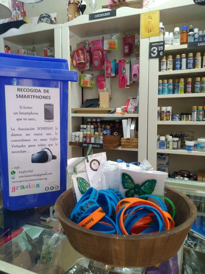 Asc_SONRISAS's tweet photo. Si estás en #Córdoba acércate a la sede sonrisas y deposita tu #móvil #tablets tu ayuda ayuda gracias #ElcarrodeJimena 💙💙💙👏 @SonrisasAzCordb https://t.co/kUVrXx55NO