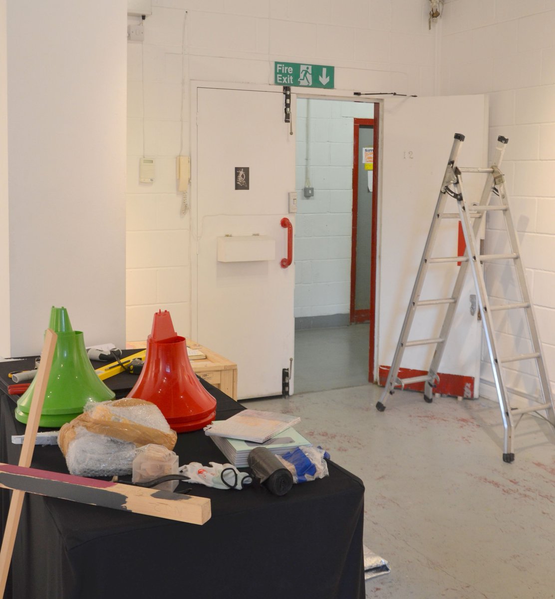 FiumanoClase's tweet image. We are getting ready for our next exhibition! #fiumanoprojects #contemporaryartgallery #london