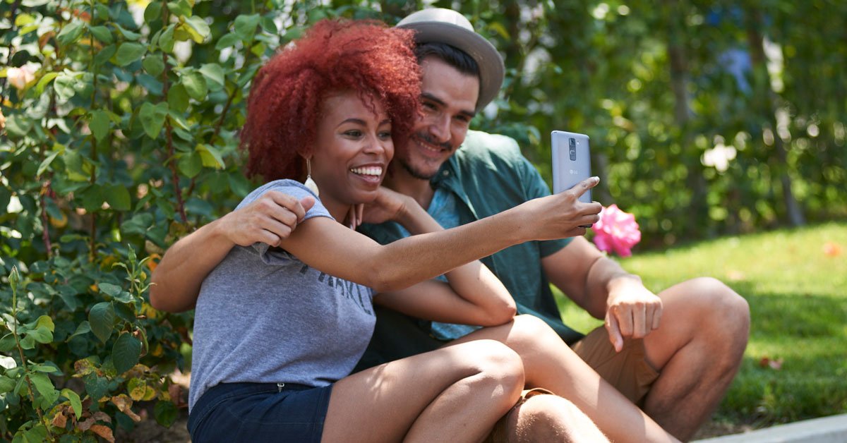 BoostMobileLOC's tweet image. Tag your friend who’s always exceeding their data limit.You could get a $25 account credit for referring them.