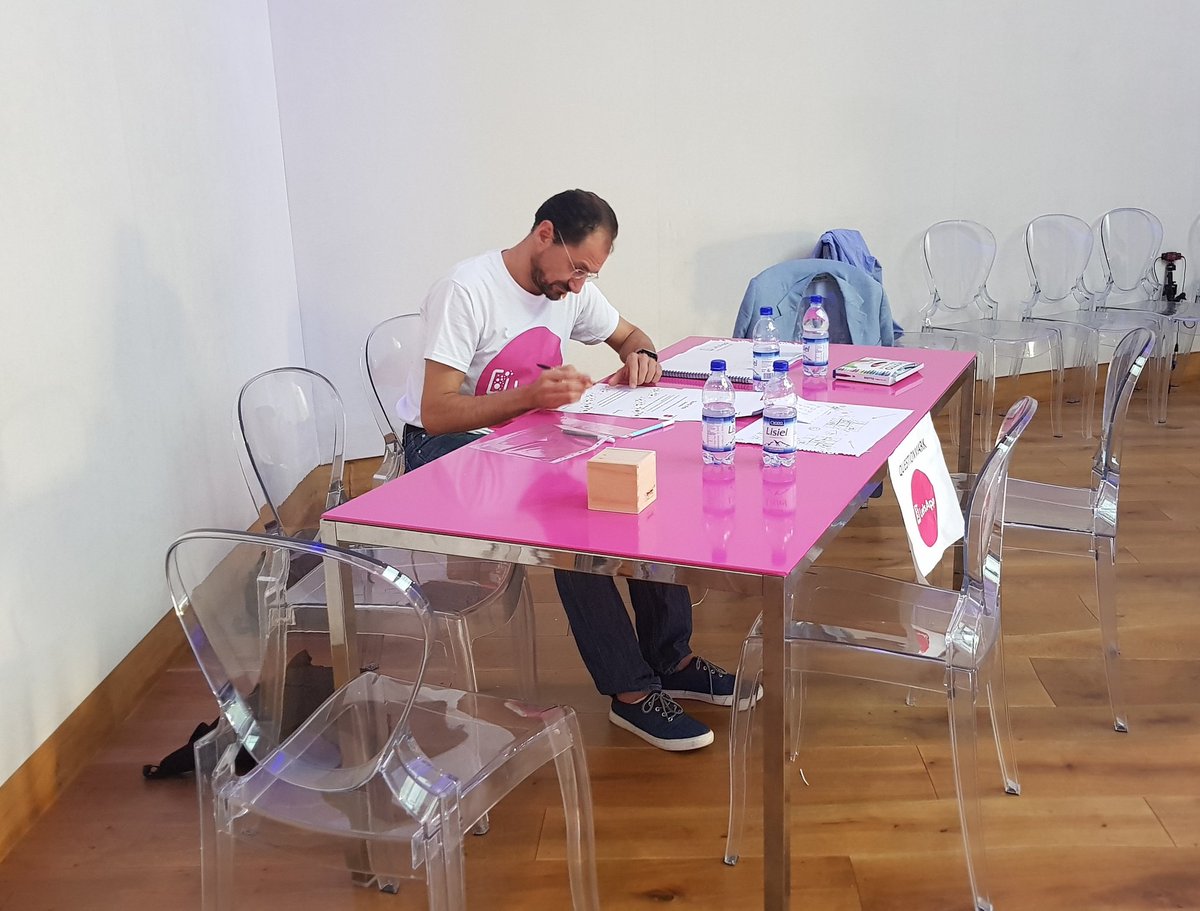 SamsungItalia's tweet image. Quarta e ultima sfida, dedicata soltanto ai professori. Chi riuscirà a dimostrare di essere il più digital? #LetsApp