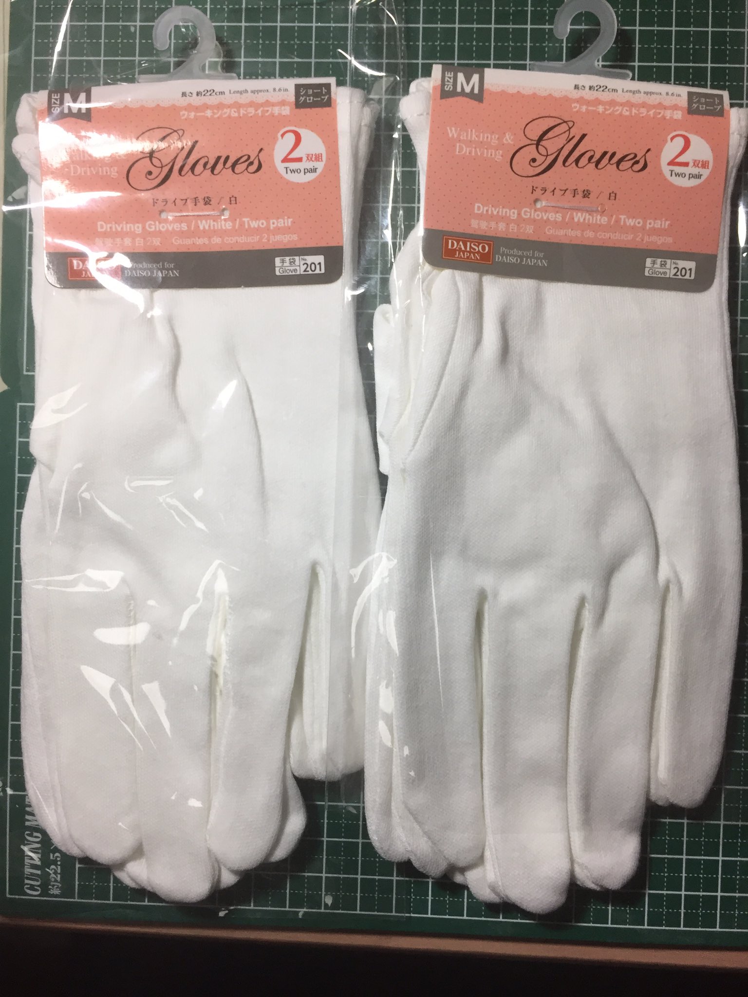 歓楽家ねとら 近所のダイソーに久々に入荷してたドライブ手袋 いわゆる白手袋 フィギュア触った後で手の脂やら指紋やらが付いても コレ付けて一回遊べば綺麗に拭き取れる 汚れたらフィギュア原型作る時や塗装する時に利用できる超優れもの Fwf 歓楽家ねとら 近所のダイソーに久々に入荷してたドライブ手袋 いわゆる白手袋 フィギュア触った後で手の脂やら指紋やらが付いても コレ付けて一回遊べば綺麗に拭き取れる 汚れたらフィギュア原型作る時や塗装する時に利用できる超優れもの Fwf