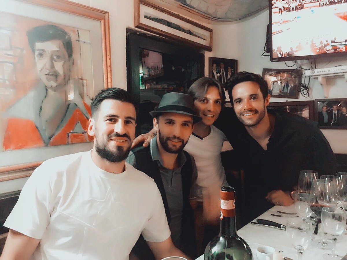 Tomovic's tweet image. Victor e Nacho grandi persone oltre il calcio! 👏⚽
@acffiorentina #Fiorentina #amicioltreilcalcio #Viola