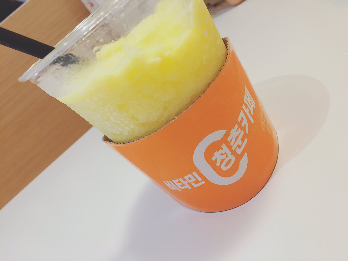 khitup's tweet image. #이색까페 #비타500