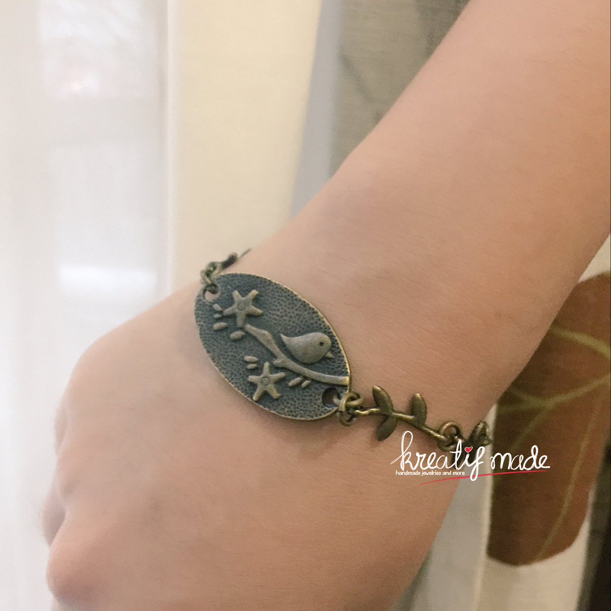 KreatifMade's tweet photo. Birdie bracelet, price: IDR 50.000
#kreatifmade #handmade #handmadebracelet #gelang #gelanghandmade #jualanku ##jualansis #jualgelang https://t.co/pIuymkxCaR
