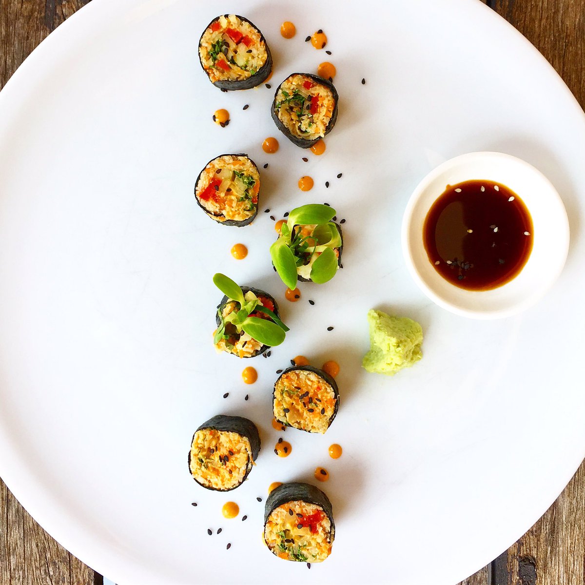 BestieCoconut's tweet photo. #rawsushi #raw #makemyfood #foodplating 😋 #vegan #bluelotushuahin #yummy #รอว #ซูชิ #อร่อย #แต่งจาน https://t.co/kyMRufznJj