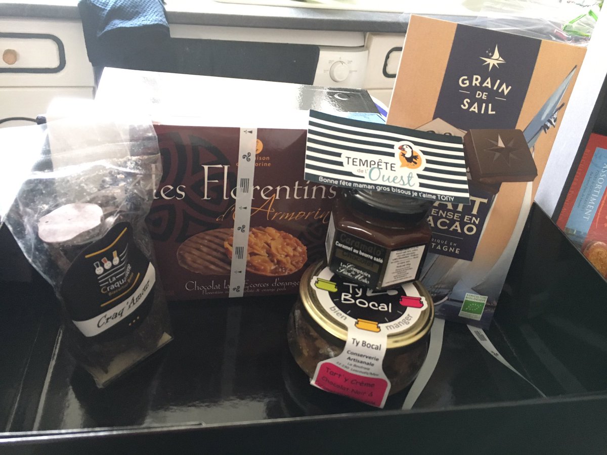 i_lukasi's tweet photo. Un cadeau très appétissant de mon frère pour la fête des mères 😋 Une belle découverte aussi pour nous 👍🏻 @TempetedeLouest #Bretagne https://t.co/EKVm9NKgxF