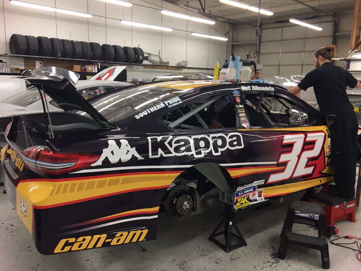 GoFasRacing32's tweet image. The @CanAm @KappaRiding Ford is getting some final prep work done before heading out to @MonsterMile tomorrow!