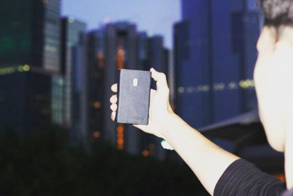 ThorneWallet's tweet photo. #WIFIUSB #batterybank #tracker #RFID are all you need in a #wallet. Reserve it now before launch on #Indiegogo. #menswear #leather #luxury https://t.co/P8iLxSyrXq