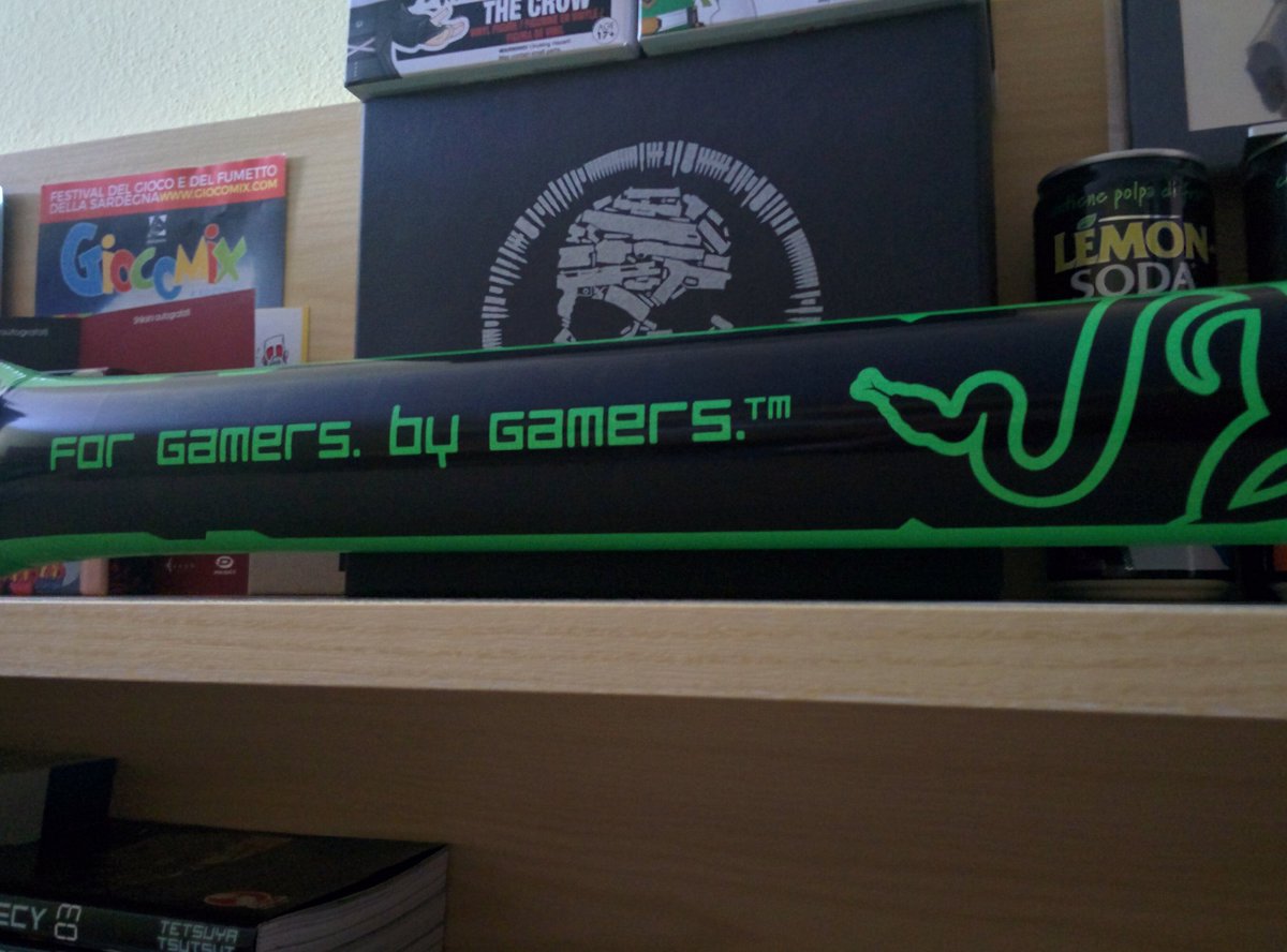 DravenNHK's tweet photo. Cose belle che mi sono state regalate nello stand @Razer al #GioCoMix ๐ ...
#Razer #TeamRazer #GioComix2017 https://t.co/ffe1ib4RSf