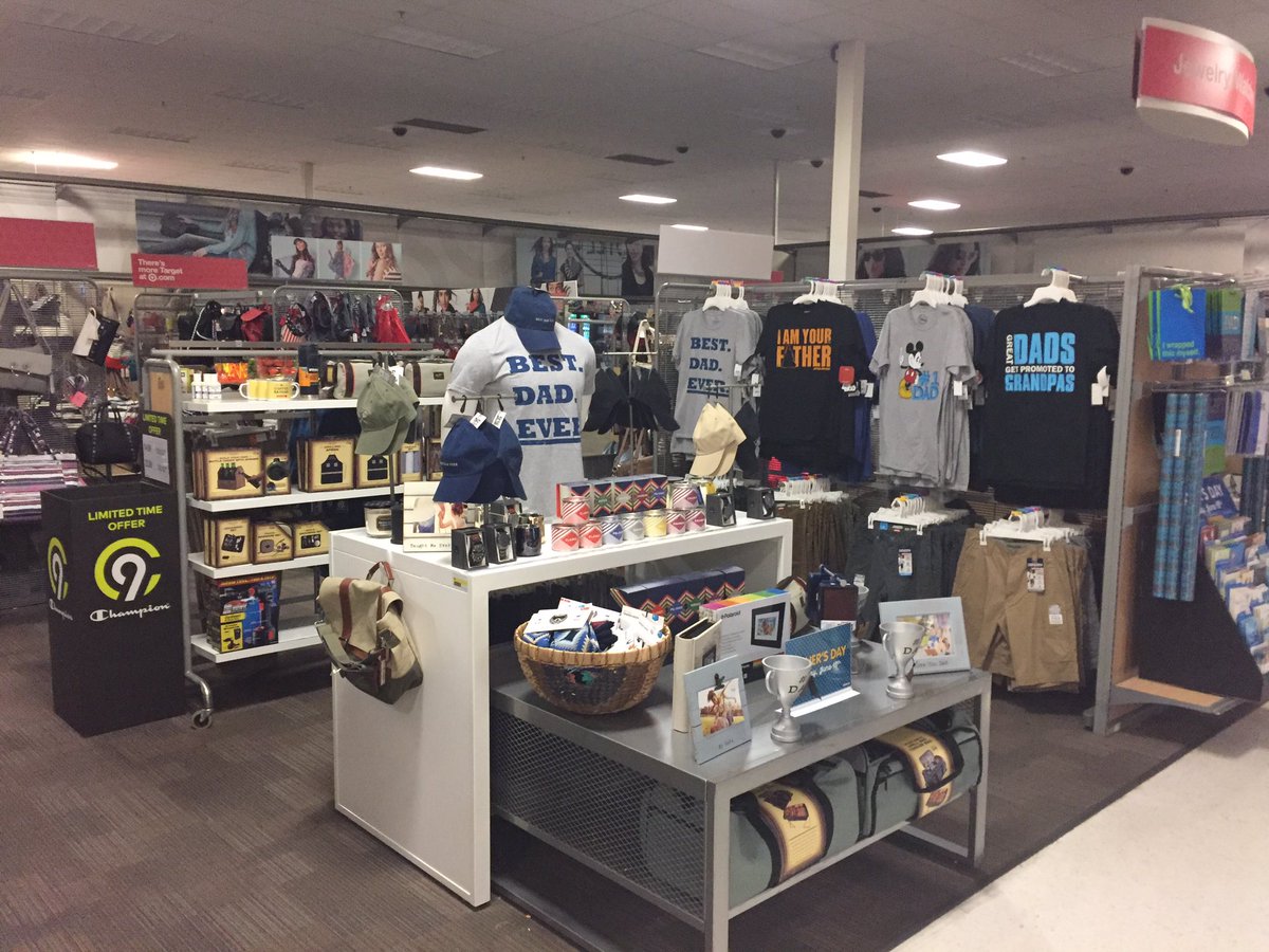 RickerMaureen's tweet photo. #FolsomTarget #PopUpShop #Father'sDayCentral @MDeflavio @mz_kerri_suda @michaelsfish1 @RLB_325 @ktmhill01 @stephclose1 @tgtjoshua https://t.co/ulPkbVNu8y