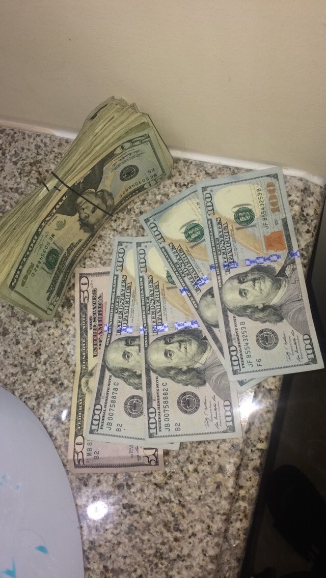 MoneyWorldRon's tweet image. Might stop trappin after a couple more bricks 🔌.. #FreeHect 💲🌎