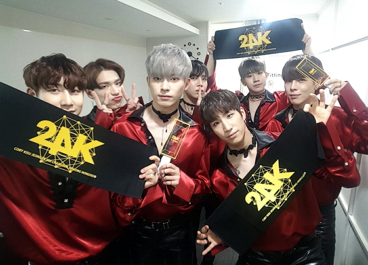 LiMinWings's tweet photo. Ой, пфф, у меня тоже такая есть )0)
#24K #24kinMoscow #ourheartsaremadeof24k https://t.co/zeAxaZSOQD