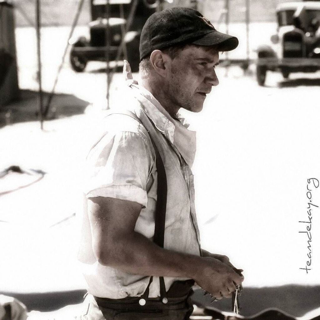 TeamDeKay's tweet photo. https://t.co/9X1brFAQBA | #TuesdayWithTim #DeKayoftheDay #TeamDeKay A little edit of the lovely Jonesy from #Carnivale https://t.co/2AvzIMejuY