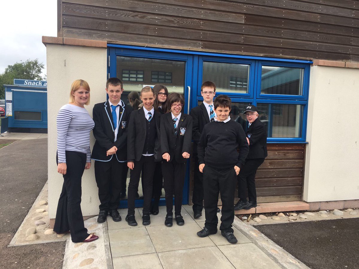 mhs_asn's tweet image. We did it🎉⭐️ 100 miles in May 🏃🏻🏃🏼‍♀️ #teamASN #MStherapy #proud #happyfaces @MonifiethHigh 👍🏽