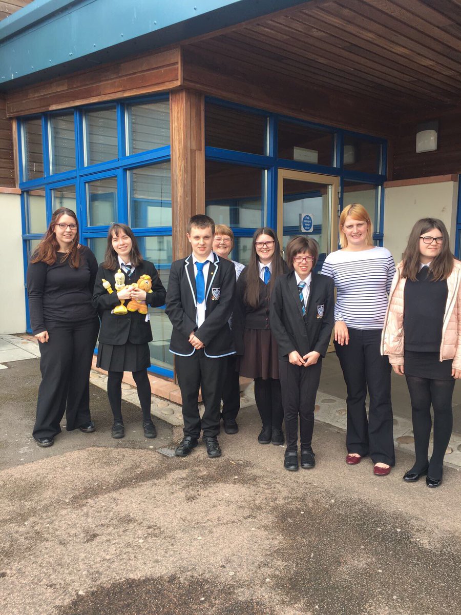 mhs_asn's tweet image. We did it🎉⭐️ 100 miles in May 🏃🏻🏃🏼‍♀️ #teamASN #MStherapy #proud #happyfaces @MonifiethHigh 👍🏽