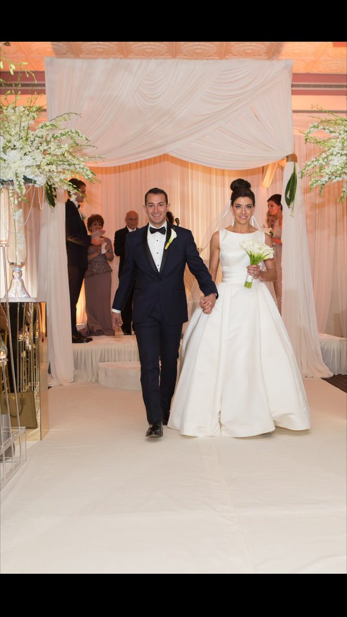 SimplyLuxeBride's tweet photo. Loving this #realwedding photo of our #LuxeBride wearing Tami by @pronovias 😍 isn’t she gorgeous?! #wedding #chicagowedding #chicagobride https://t.co/IDM5mJlQHU