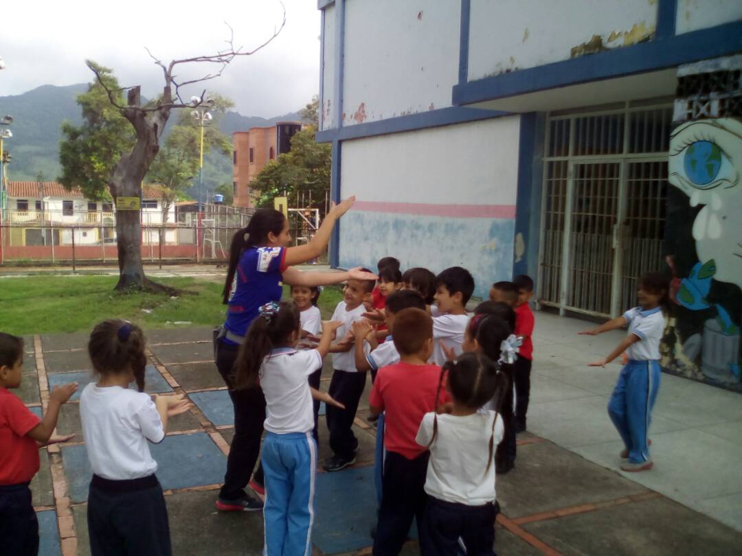 FuerteRegional's tweet photo. #LanzateAConstituyente UEE Andrés Bello Colon Municipio Ayacucho actividades deportivas recreativas con niñ@s de Inicial .@GobiernoTachira https://t.co/wq4j3pTwvS