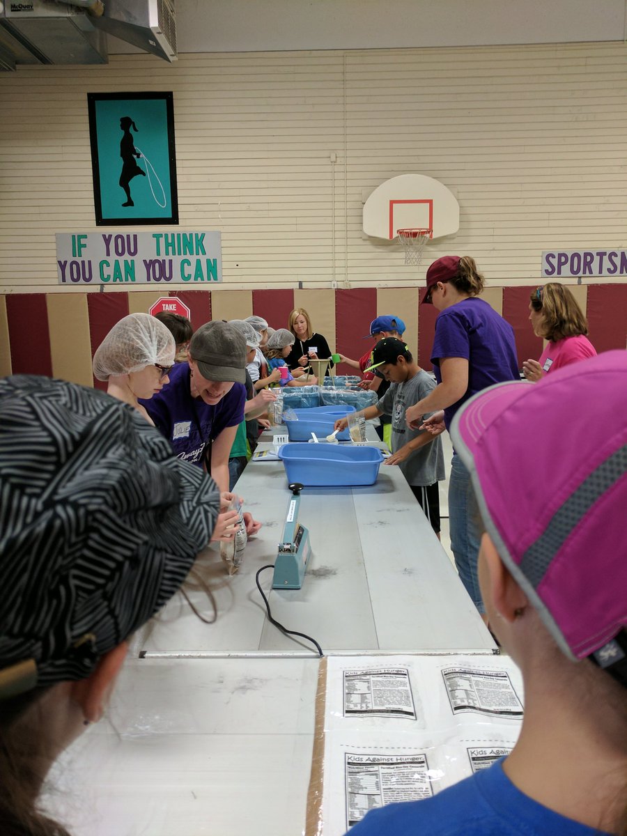 Jackjetscrcsd's tweet photo. Take Away Hunger packing is underway https://t.co/C9MjvSrjux