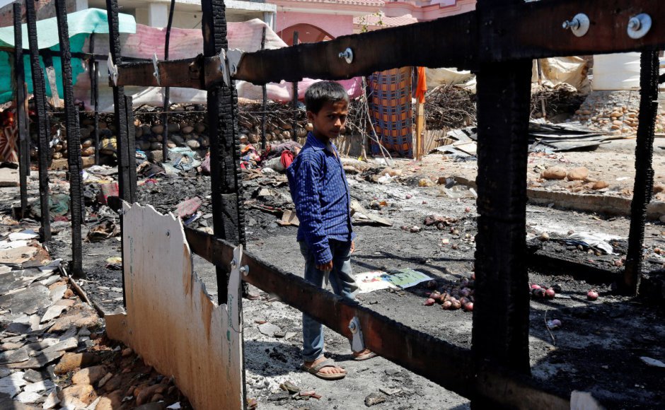 Destruction has been severe, 10,000 huts in #Rohingya camps in Bangladesh "flattened" asiancorrespondent.com/2017/05/bangla…