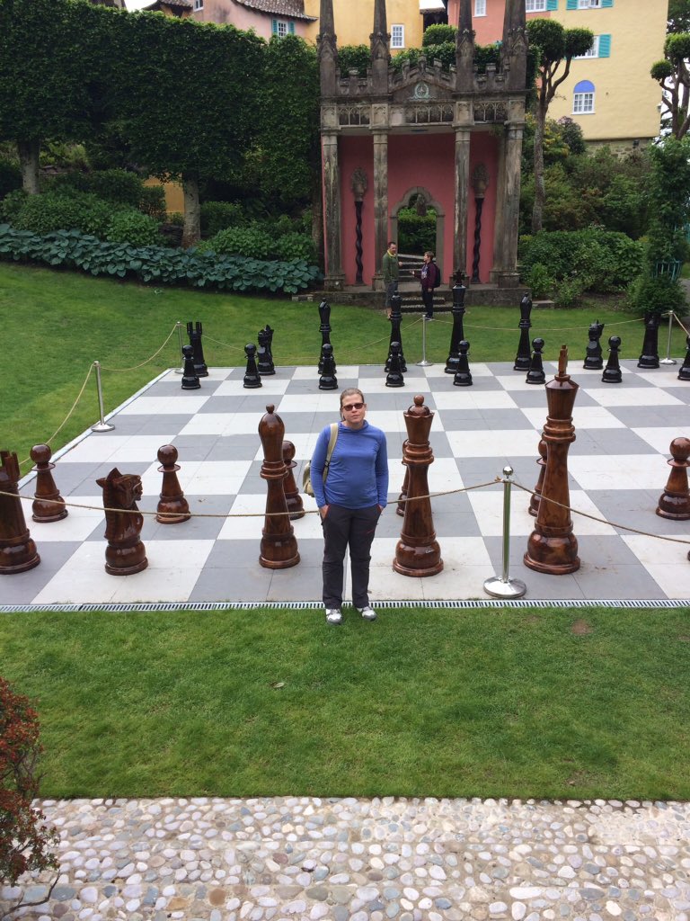 Gwenelope's tweet image. #Portmeirion #Giantchessboard #geektastic