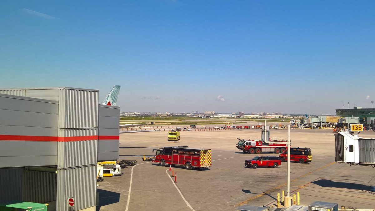 Toronto Pearson Fire investigating smoke on board <a href="/AirCanada/">Air Canada</a> #AC107 Boeing 767 to Vancouver. Passengers deplaned 📷<a href="/DerrickHamre/">Derrick Hamre</a>