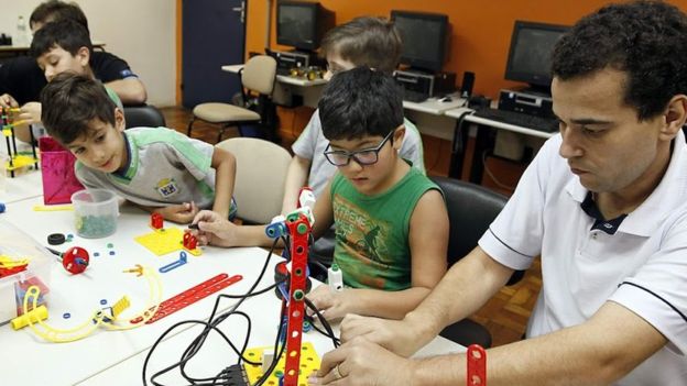 CanalPoder's tweet image. Robôs no ensino auxiliam na educação de Balneário Camboriú. canaldopoder.com.br @FabricioPSB @ReFurlanettoo