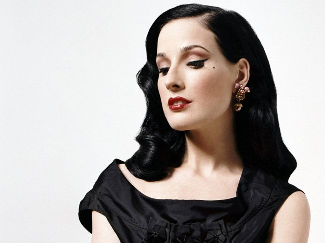 pinupcatcom's tweet photo. Dita Von Teese, la reina del #burlesque por excelencia. Conoce su historia https://t.co/mtNN05vNL9 https://t.co/tO3glEvahJ
