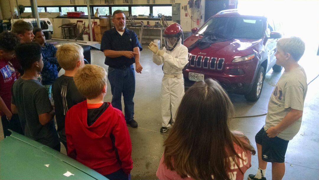 Mythbadger's tweet photo. And learning about #PPE used for automotive painting. #SJSDSummer @HillyardTech https://t.co/QwqwTAflNn