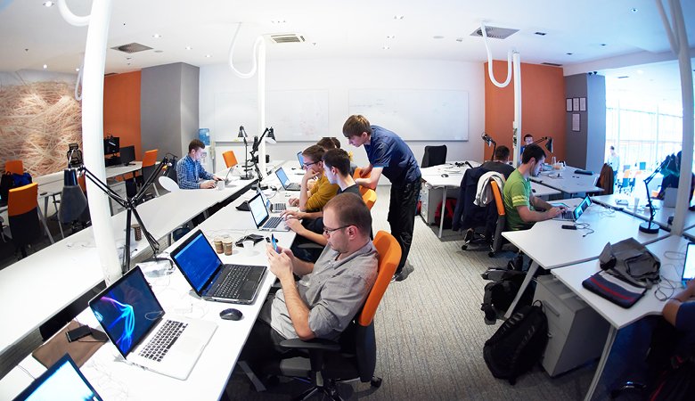 moustiquemag's tweet photo. Reportage au sein de l'école de #code #informatique @LeWagonBrussels, où devenir #developpeurweb prend 9 semaines https://t.co/MxOzItxYJt https://t.co/3W9qFAdATH